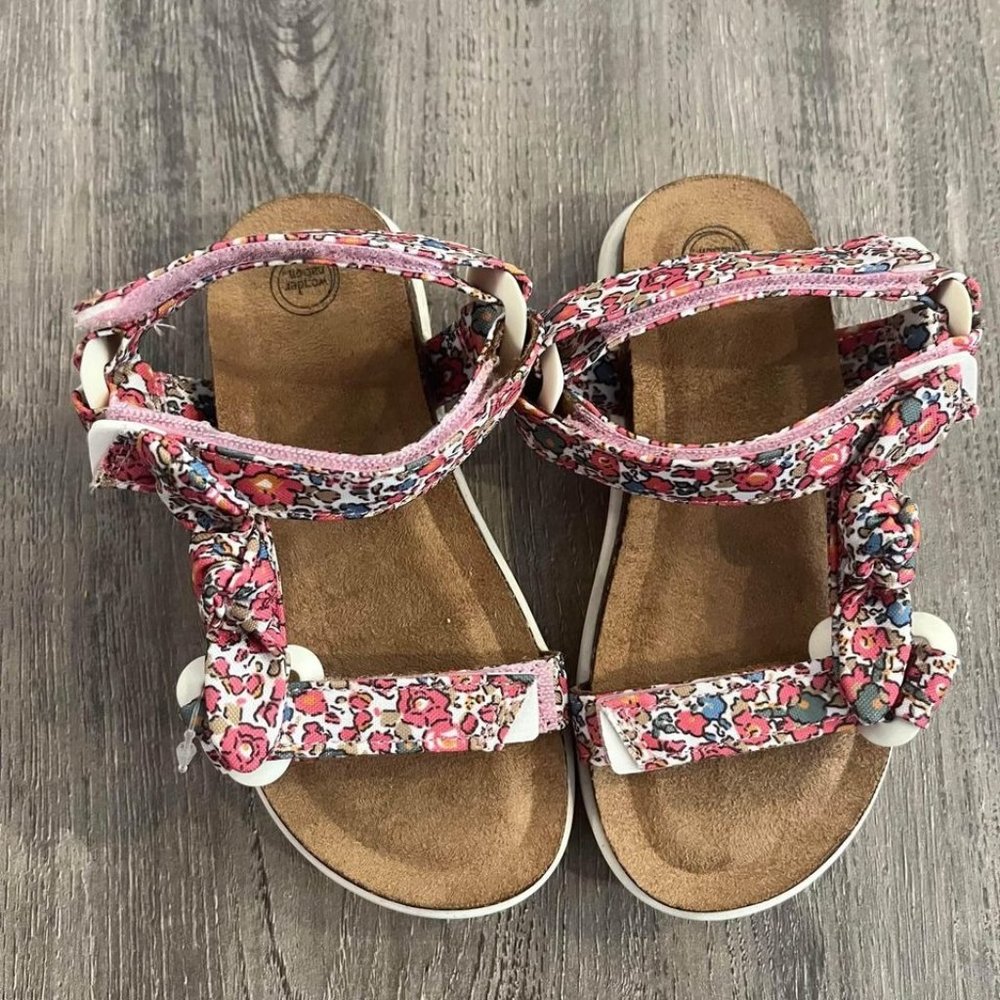 New girls sandals 9